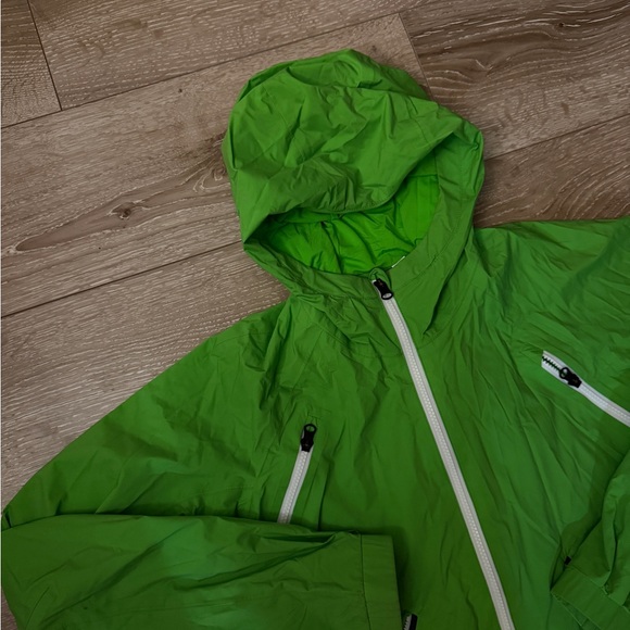 Lululemon Vibrant Green Hooded Windbreaker Rain Coat - Picture 2 of 8